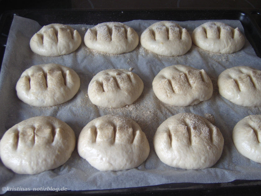 Zitronenweckerl direkt vor dem Backen