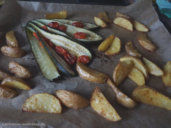 Zucchini-Tomaten-Fächer aus dem Backofen