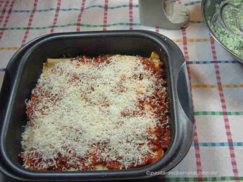 Cannelloni mit Spinat und Ricotta vor dem Backen