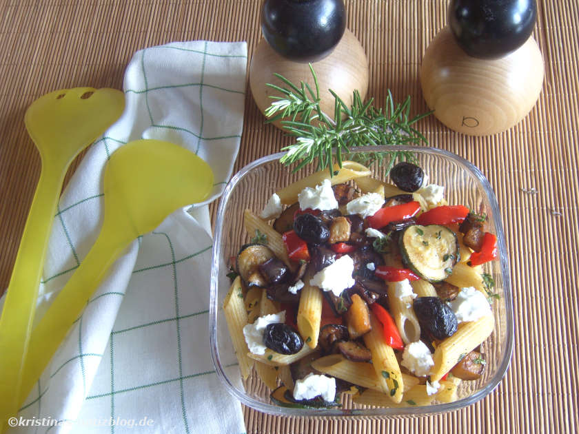 Nudelsalat mit Auberginen