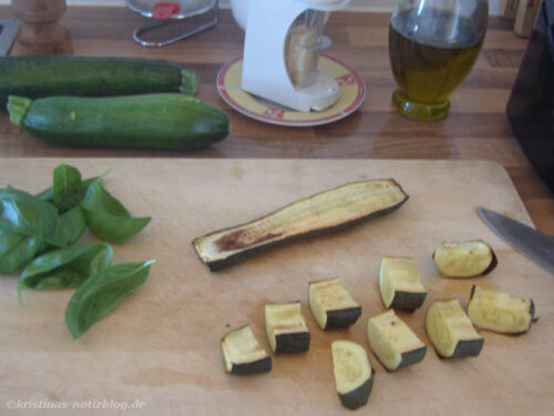 Gebratene Zucchini schneiden