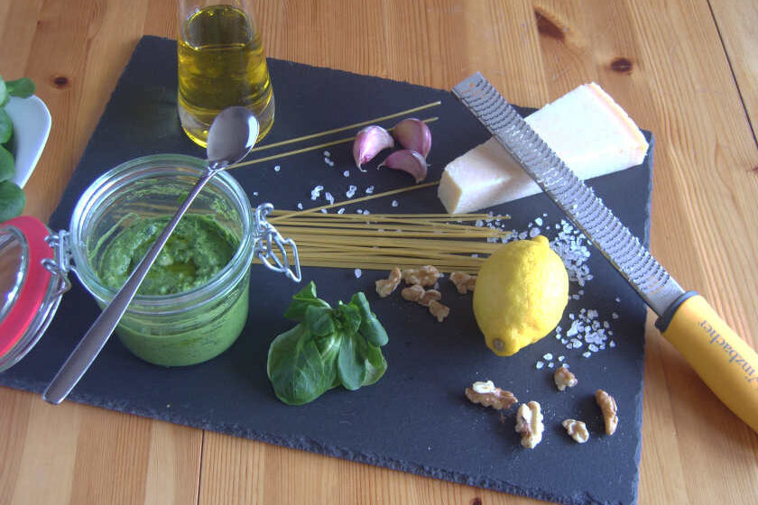 Pesto aus Feldsalat