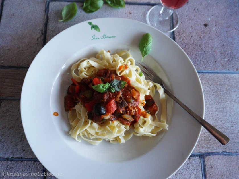 Tagliatelle mit mediterranem Gemüse