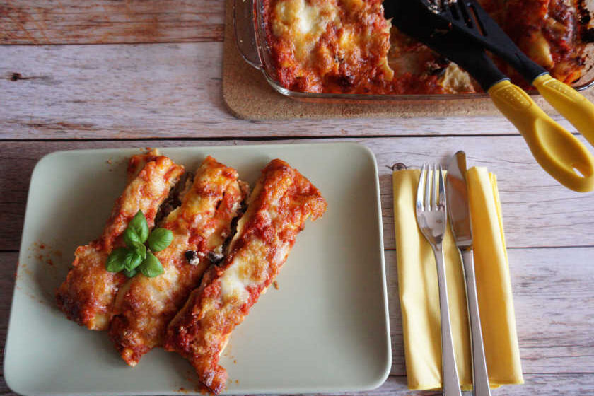 Cannelloni mit Pilzfüllung und Tomatensauce
