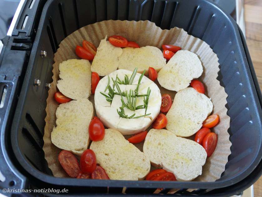 Camembert mit Tomaten im Airfryer zubereiten
