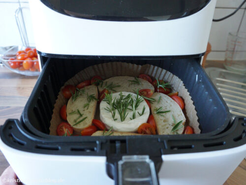 Gebackener Camembert mit Tomaten im Airfryer